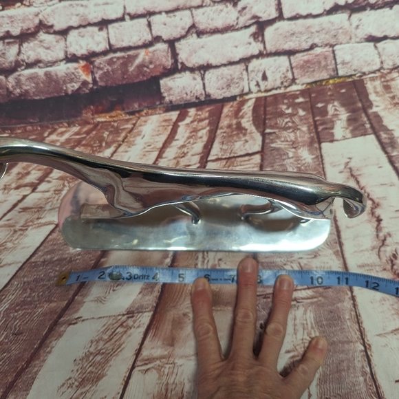 2005 Kentucky Derby Horse Statue - Picture 3 of 6